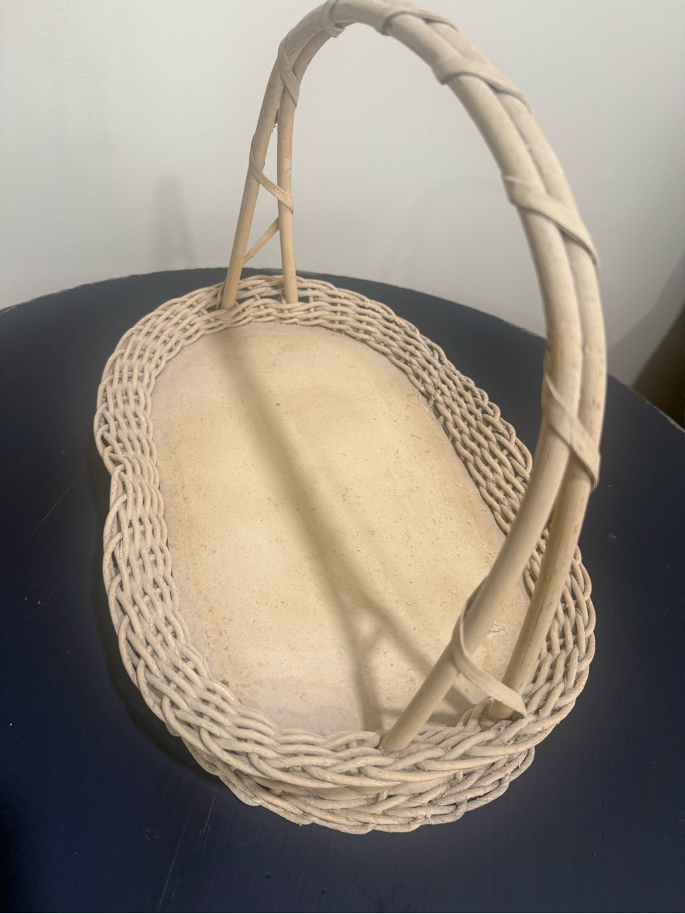 Vintage Harry & David Bear Creek Orchards Handwoven White Wicker Basket - Picture 5 of 7